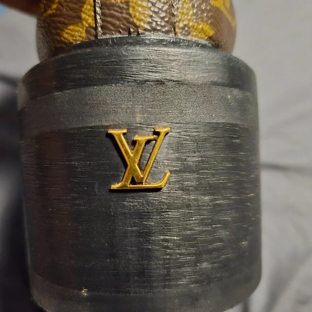 Louis Vuitton Beaubourg Ankle Boot - Picture 2 of 12